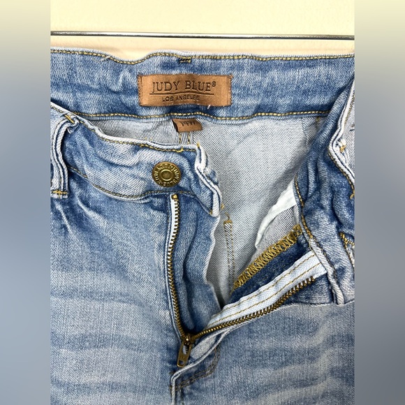 Judy Blue Cropped Denim Jeans - Picture 2 of 4